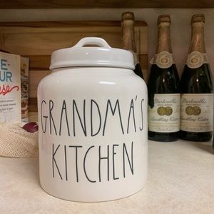Rare Grandma’s Kitchen Cookie Jar Rae Dunn